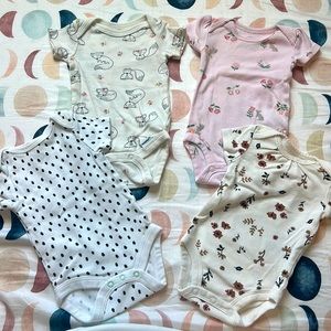 2/$15 Newborn Onesie Bundle